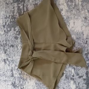 🔥3/$10 XS Shein, cute olive green shorts with a tie